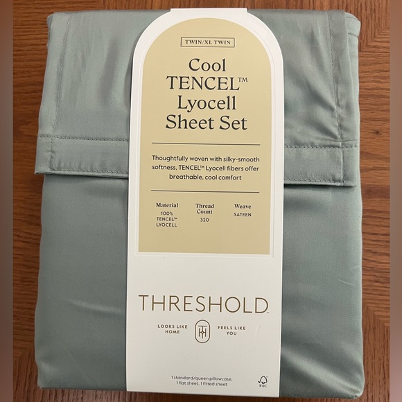 Threshold Other - NWT Threshold TENCEL Lyocell Sheet Set in Dark Sage Green